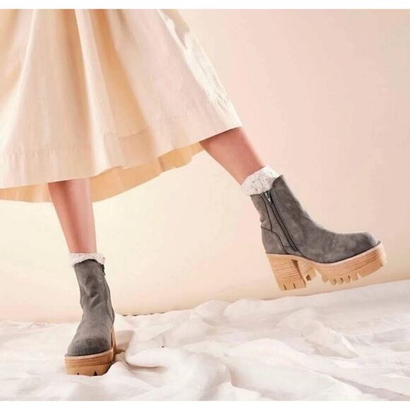 Jeffrey Campbell x Free People Grey Suede Chunky Heel Chelsea Boots 9M - Picture 2 of 11